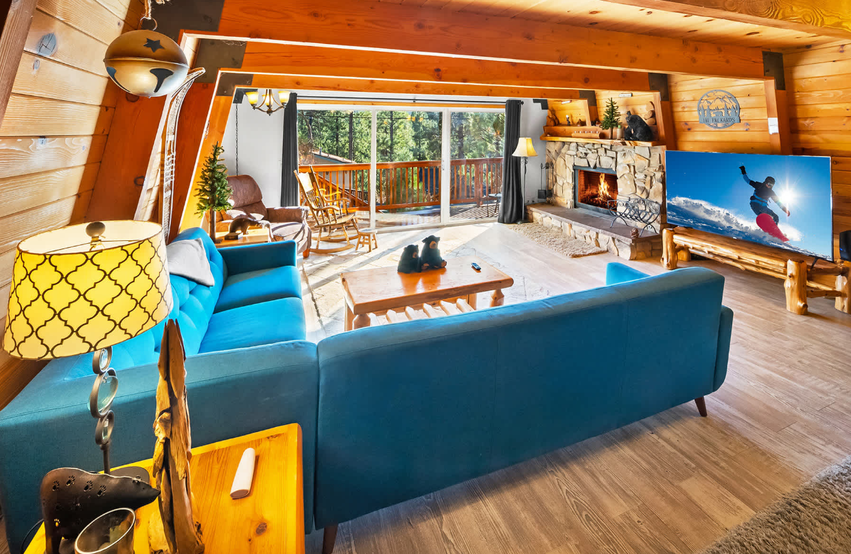 Luxury Cabins in Big Bear for Large Groups: Top Homes with Private Hot Tubs, Game Rooms, and Lake Access